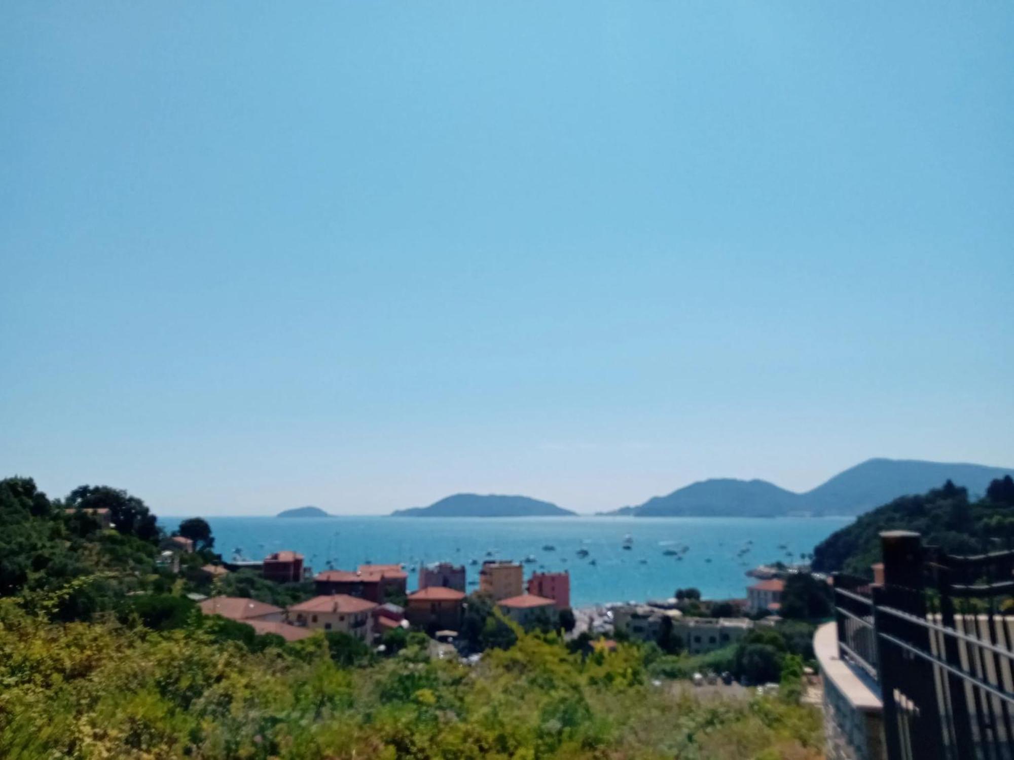 Comfortable Apartment With Sea View In Falcinello エクステリア 写真