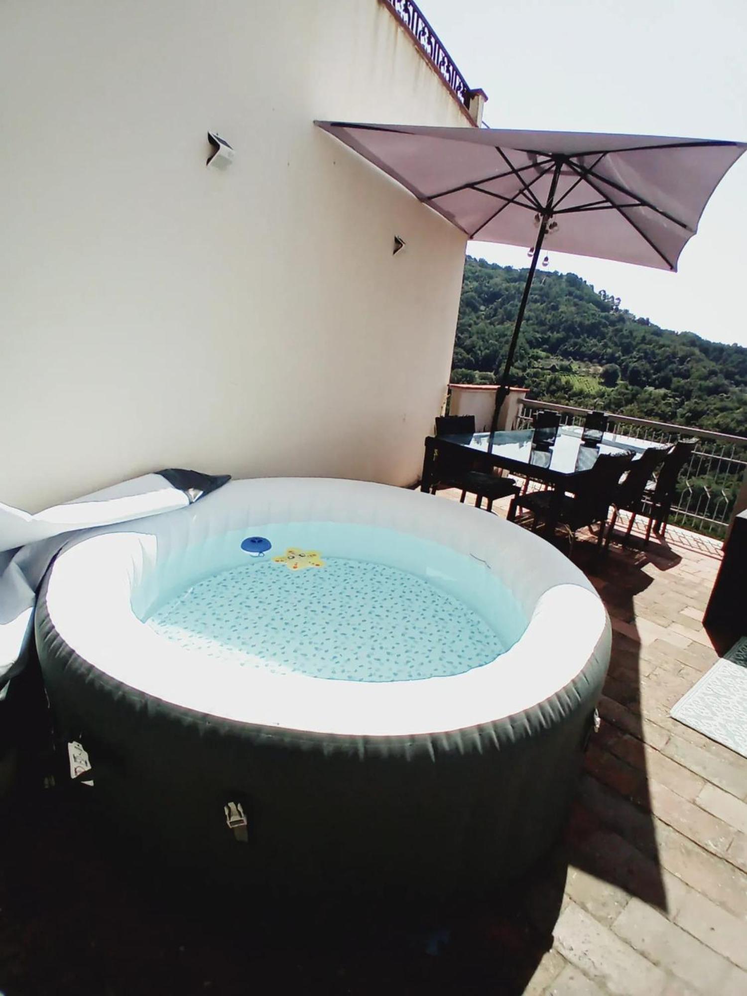 Comfortable Apartment With Sea View In Falcinello エクステリア 写真